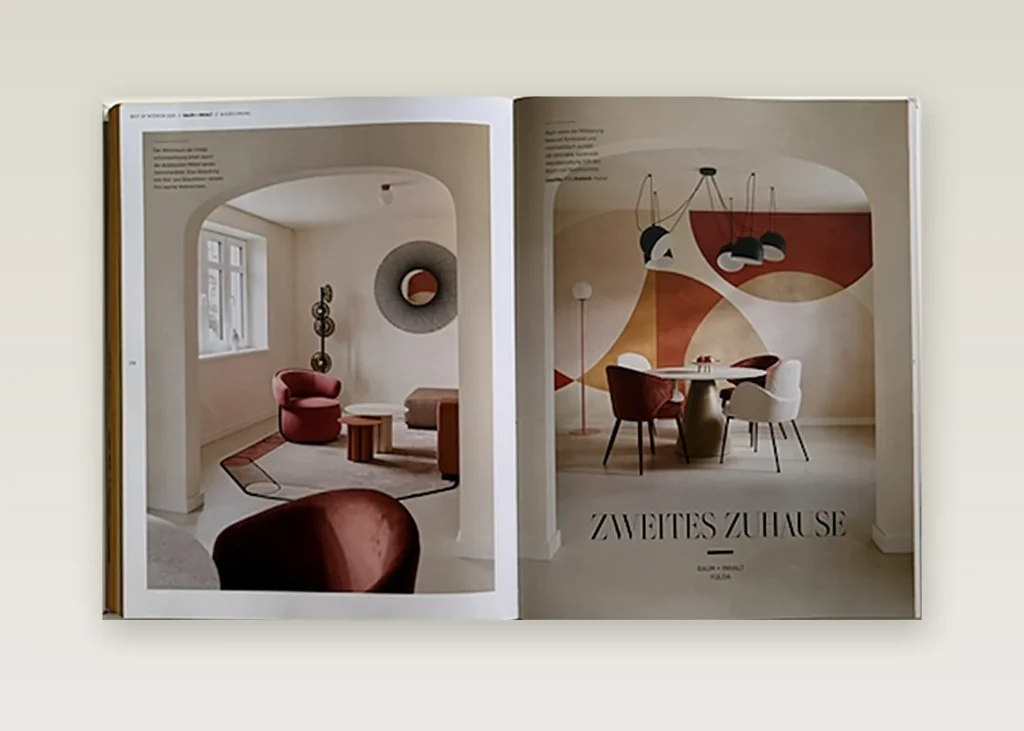 Buch „Best of Interior 2025“, Doppelseite „Zweites Zuhause“ mit der Villa Haag